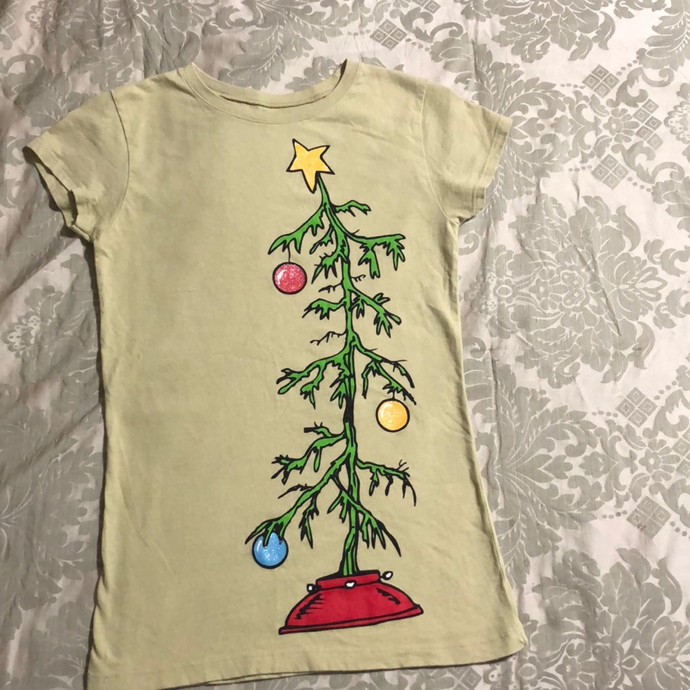 EUC Junior’s Charlie Brown X-mas Tree T-Shirt